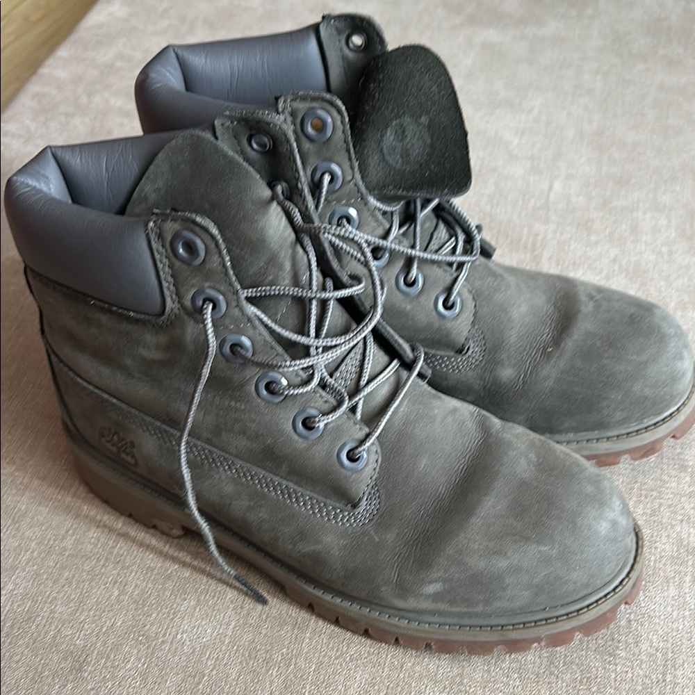 Timberland Gray Suede Work Boots with Rugged Design